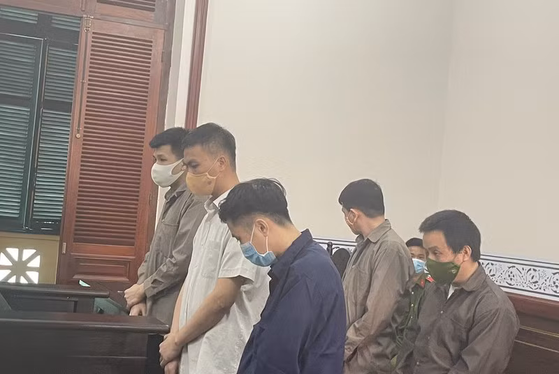 Băng nhóm lừa các cô gái trẻ xin việc vào tiệm massage trá hình lãnh án -0