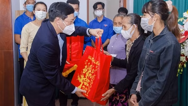 Phó Thủ tướng Thường trực Phạm Bình Minh làm việc với Cục CSGT ảnh 5