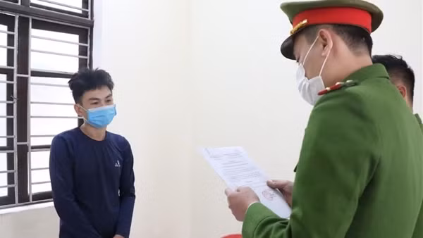 Rủ nhau vào quán cà phê xóc đĩa ăn thua bằng "vỏ hạt dưa" ảnh 5