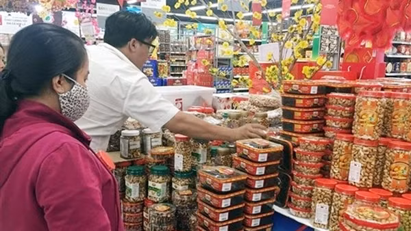Kiểm soát thị trường thực phẩm Tết
