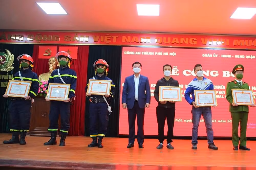 Chủ tịch nước gửi Thư khen hai công dân dũng cảm cứu cháu bé trong đám cháy -0