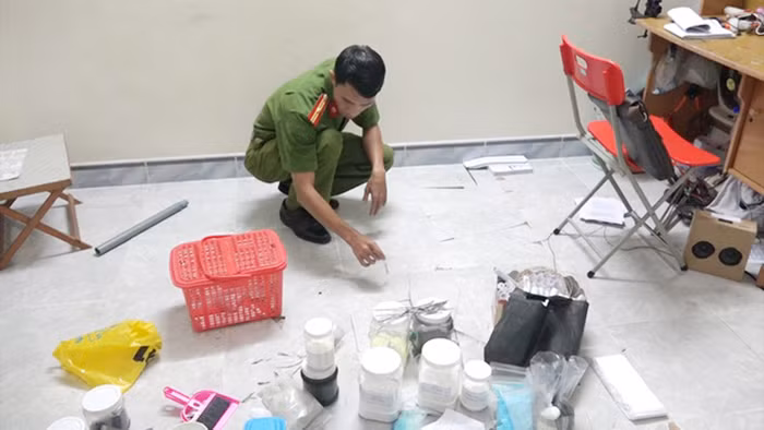 Thâm nhập “chợ” pháo lậu online -0