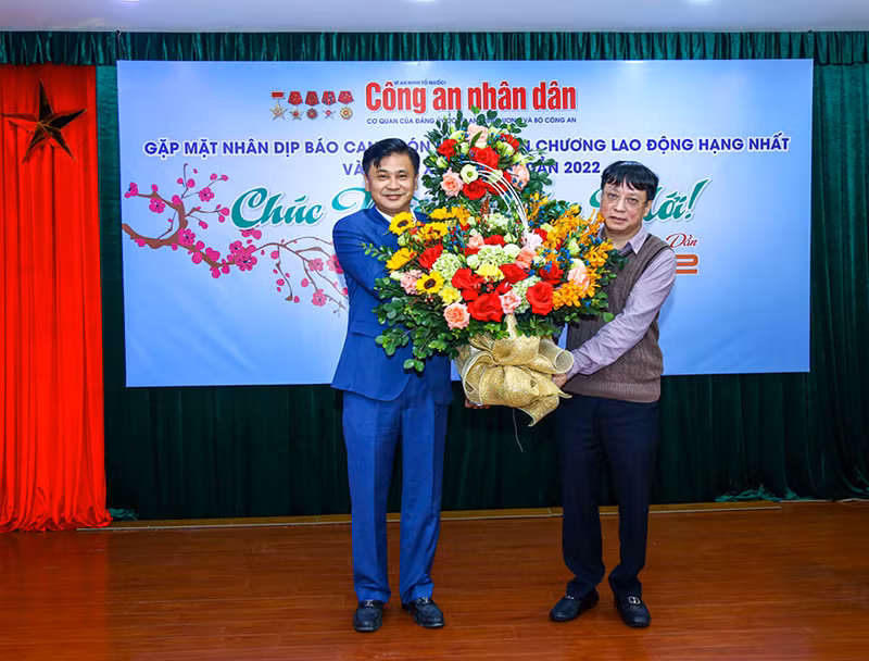 Cuộc gặp mặt ấm áp, nghĩa tình -0