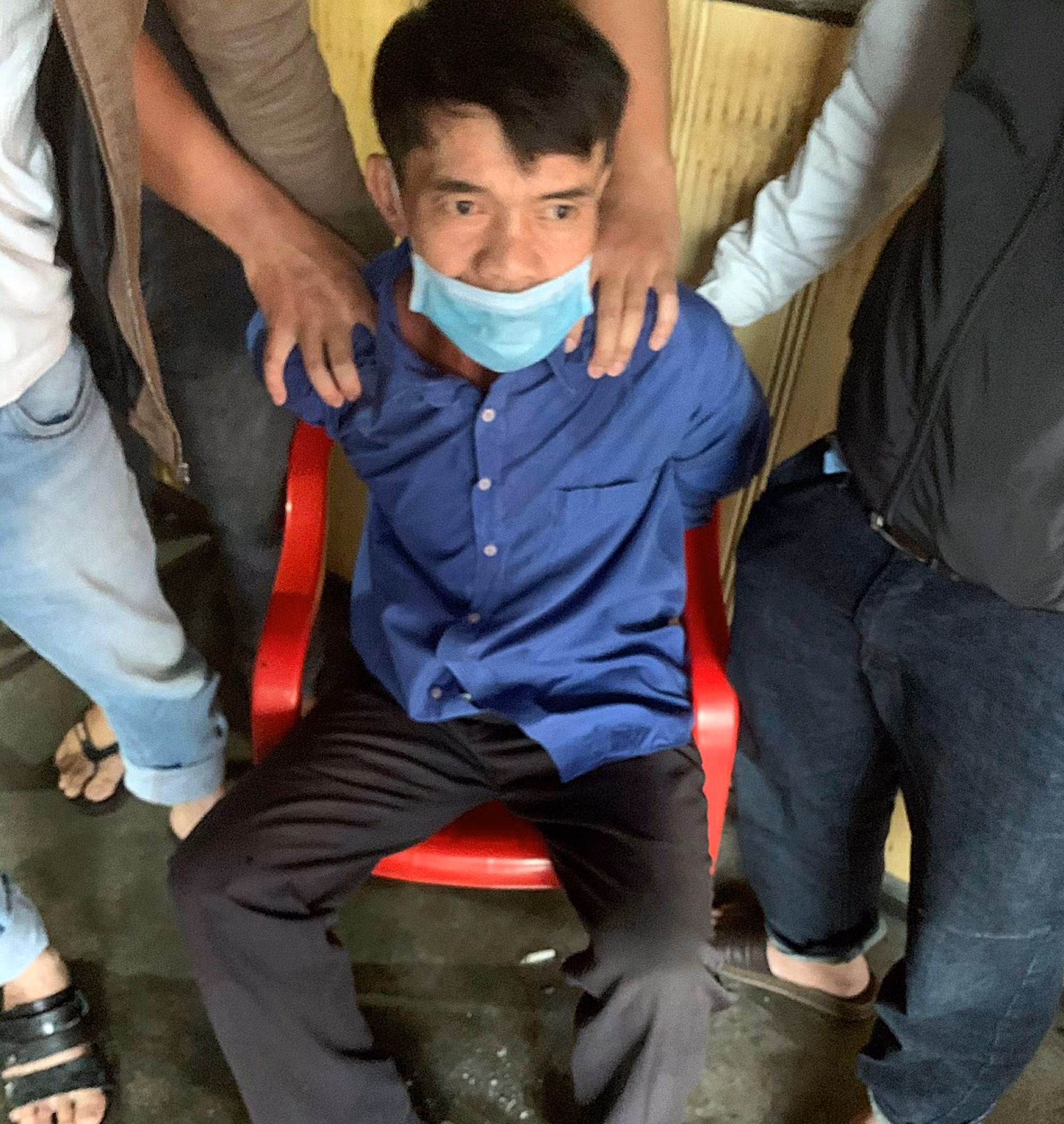Tóm gọn đối tượng truy nã đặc biệt có thủ “hàng nóng” -0