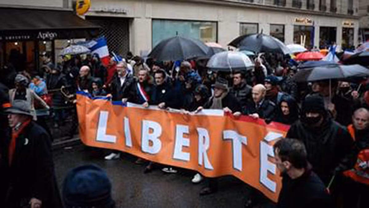 Đằng sau tuyên bố cứng rắn của ông Macron -0