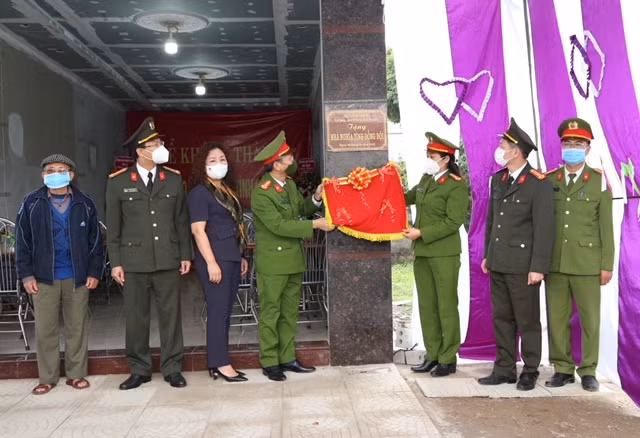 Cao đẳng CSND II tặng phí xây nhà Nghĩa tình đồng đội ảnh 4