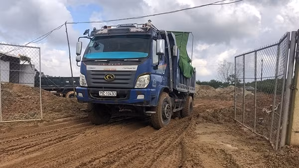 Kịp thời cứu hai nạn nhân mắc kẹt trong xe ô tô bị tai nạn ảnh 7