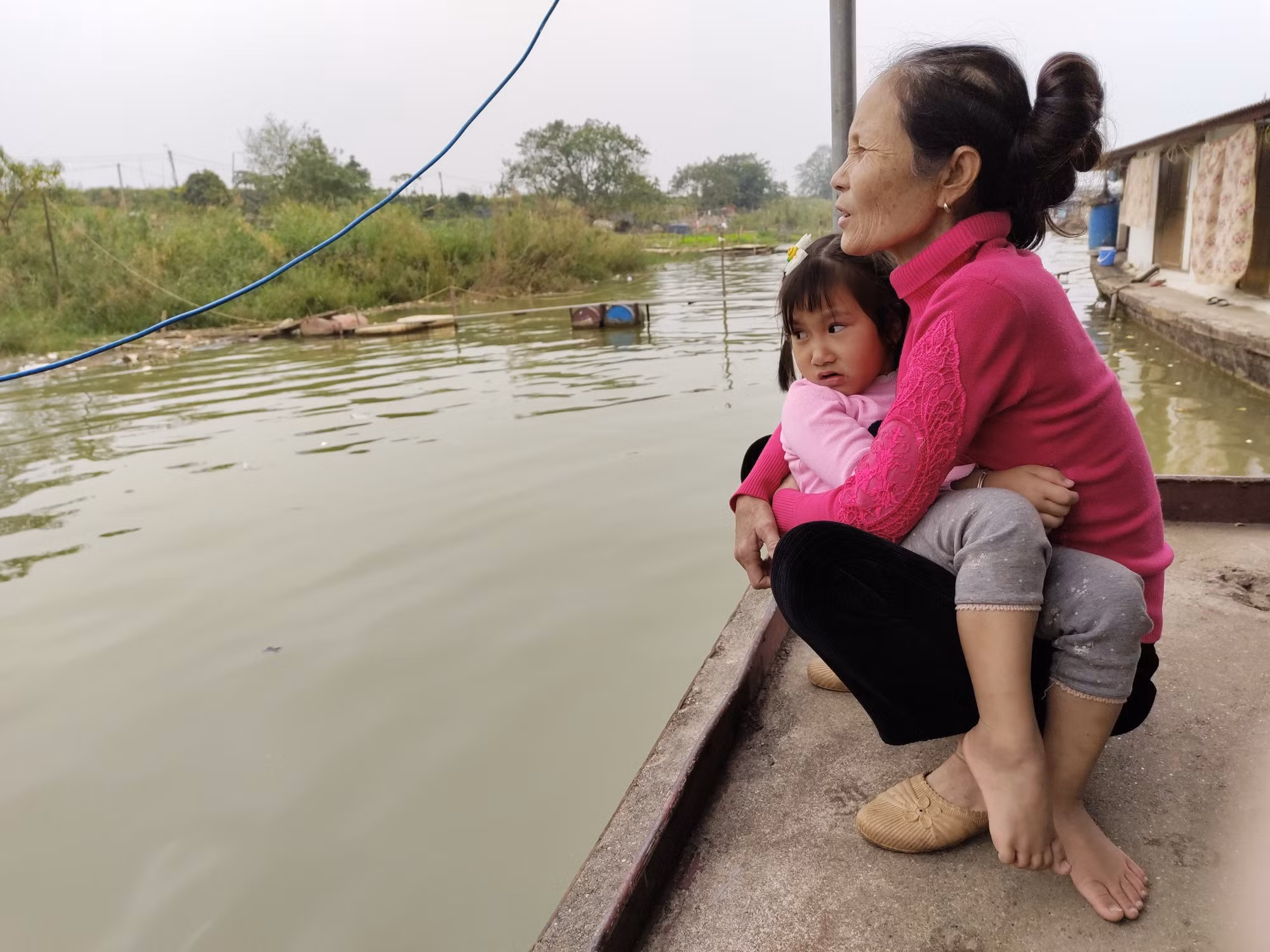 Có một làng chài phía bên kia phố thị -0