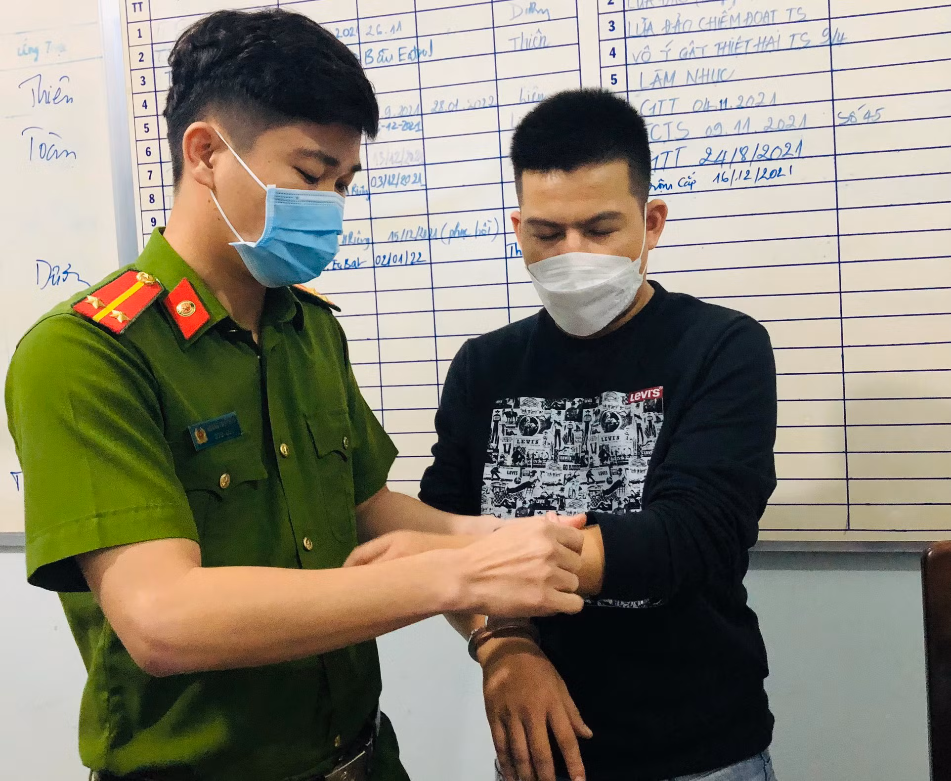  Mượn con dấu doanh nghiệp đã dừng hoạt động để lừa đảo -0