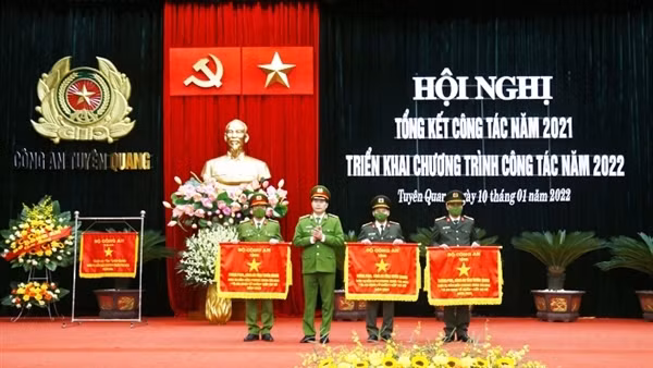 Công an tỉnh Tuyên Quang làm tốt công tác bảo vệ Lễ hội khinh khí cầu ảnh 4