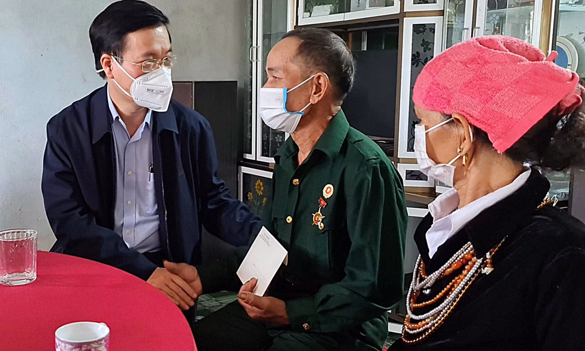 Thường trực Ban Bí thư Võ Văn Thưởng tặng quà Tết tại Quảng Ngãi -0
