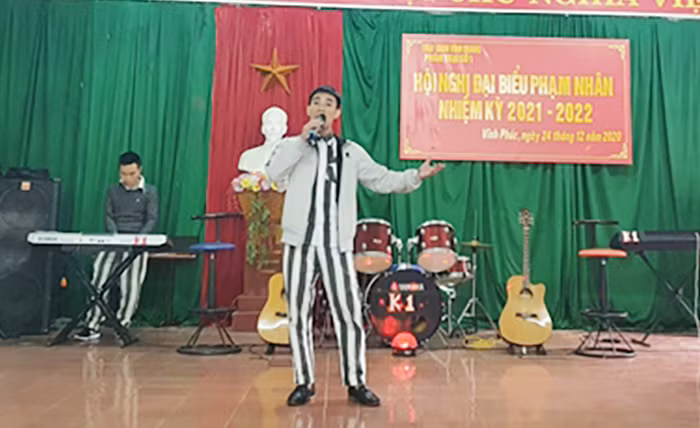 Tết trang 45: Những người đón Tết trong trại giam -0