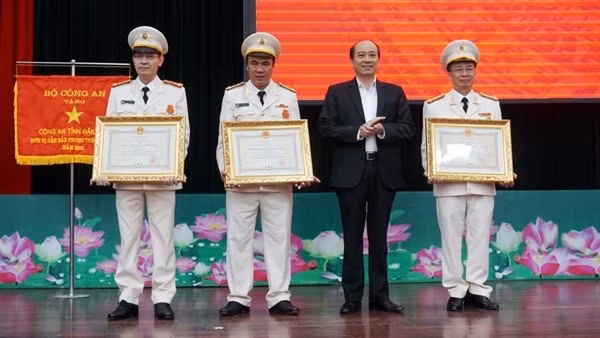 Thừa Thiên-Huế tiếp tục thực hiện “mục tiêu kép” ảnh 3