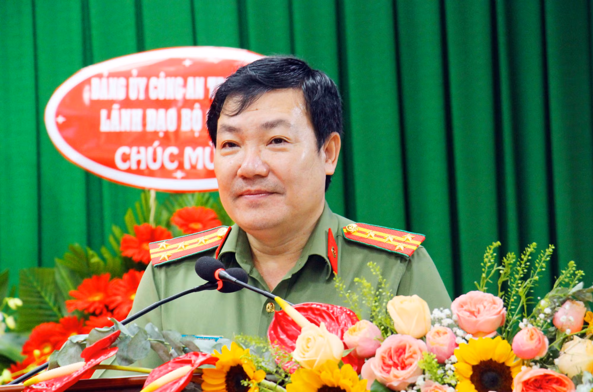 Báo CAND trao 30 máy tính bảng tặng con CBCS dân tộc Khmer -0