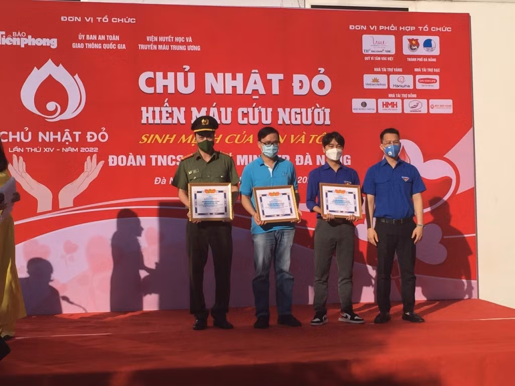 Thanh niên Đà Nẵng hiến 1.089 đơn vị máu cho các bệnh viện để cứu chữa bệnh nhân, bệnh nhân COVID-19 trong ngày Chủ nhật đỏ -2