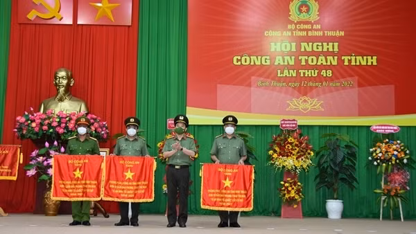 Công bố quyết định Công an xã chính quy và ra mắt Tiểu đoàn cảnh sát Cơ động dự bị chiến đấu ảnh 5