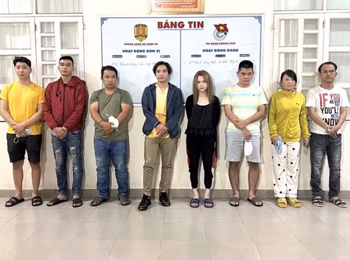 Triệt phá đường dây hơn 200 gái mại dâm -0