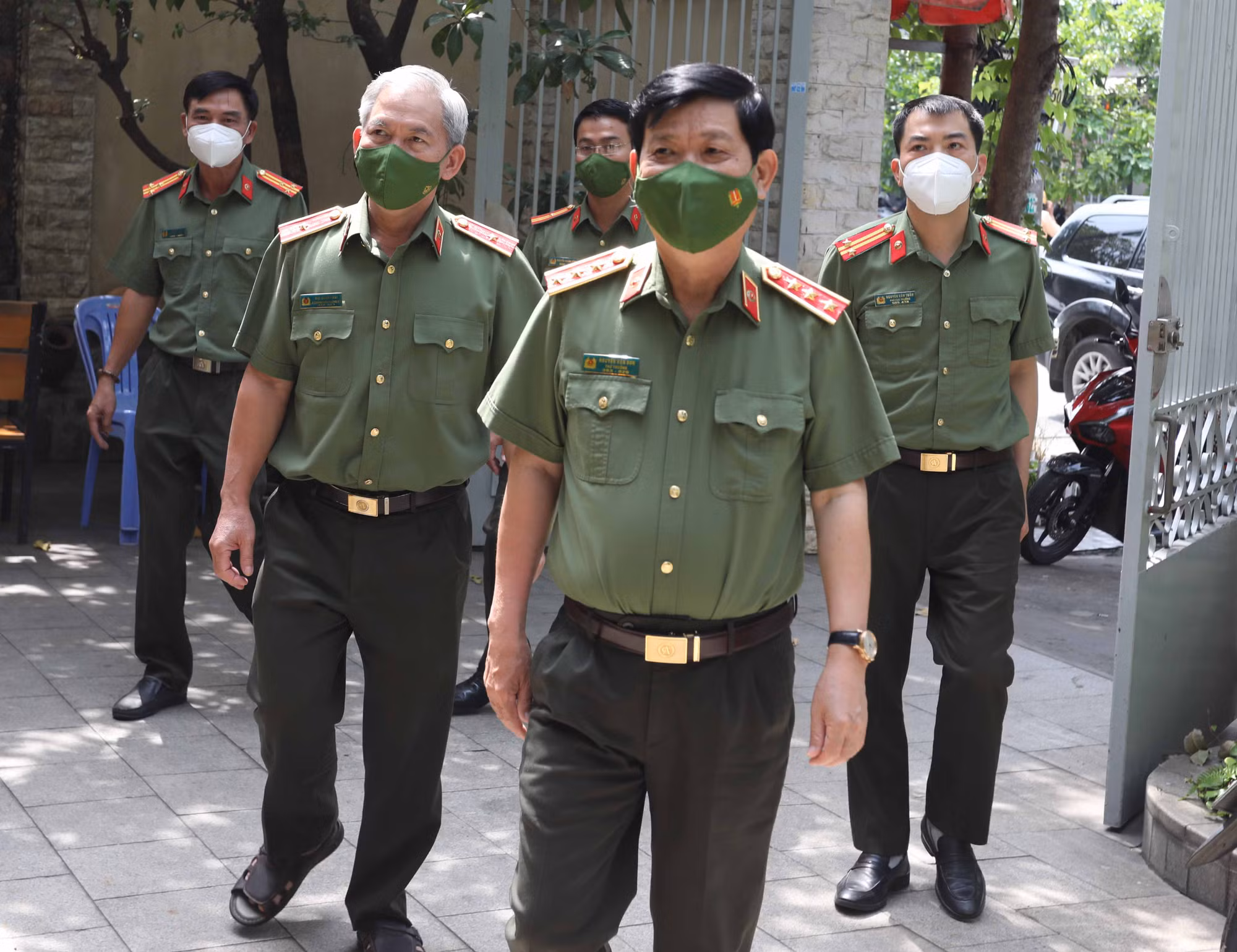 Thứ trưởng Nguyễn Văn Sơn đến thăm, chúc tết gia đình các đồng chí nguyên lãnh đạo Bộ Công an -0