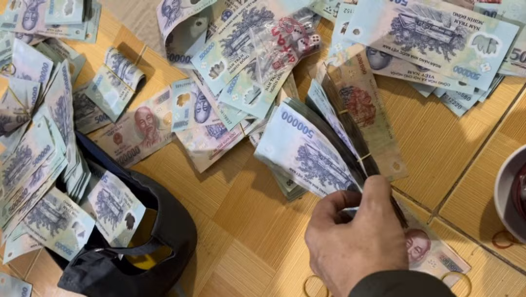 Triệt phá sòng bạc lớn ở vùng giáp ranh -0