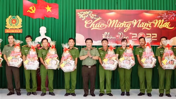 Nhiều hoạt động ý nghĩa hướng về vùng đất bên dòng Vu Gia ảnh 5