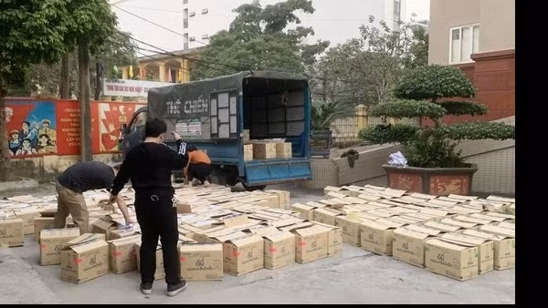 Thu giữ trên 11.200 sản phẩm sạc điện thoại, ipad giả mạo nhãn hiệu ảnh 4