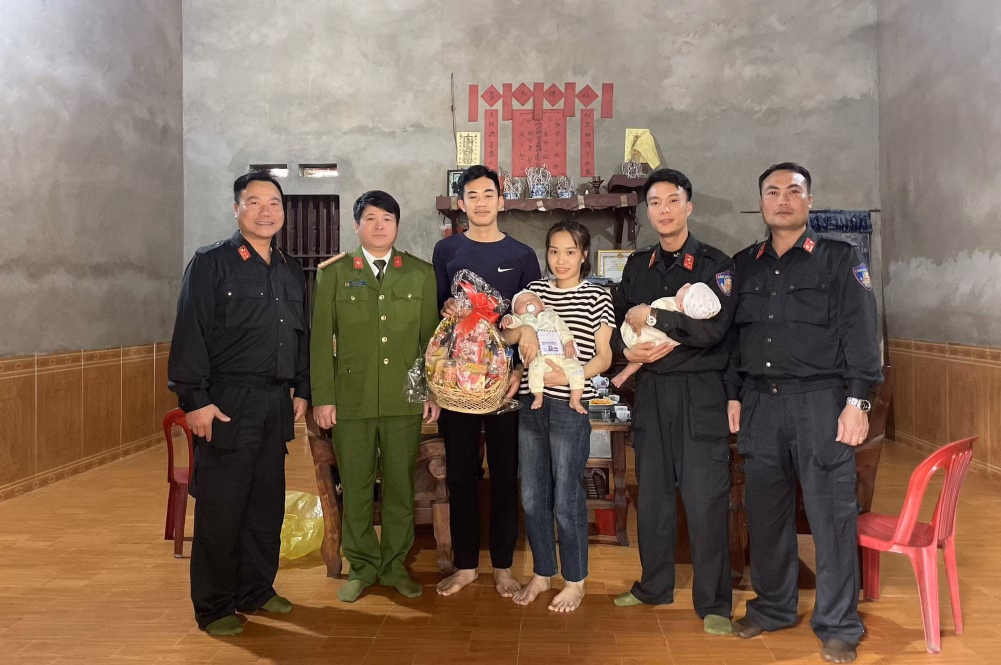 Bên cạnh hoạt động chuyên môn, đơn vị chú trọng các hoạt động xã hội từ thiện, chia sẻ với đồng đội và bà con nhân dân có hoàn cảnh khó khăn.