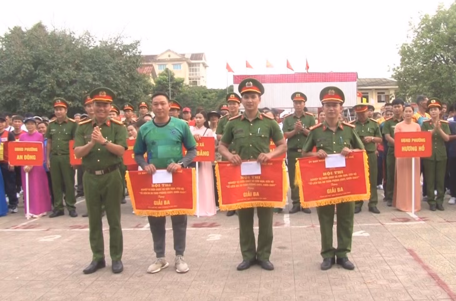 260 vận động viên ở Huế tranh tài tại Hội thi “Tổ liên gia an toàn PCCC” -0