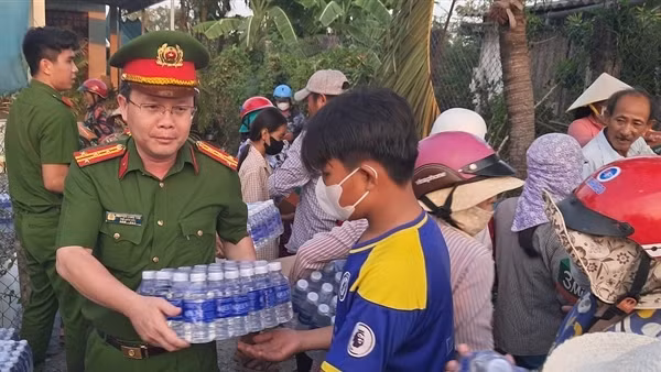 Công an tỉnh Tiền Giang tổ chức chương trình “Nghĩa tình ngày hạn mặn”