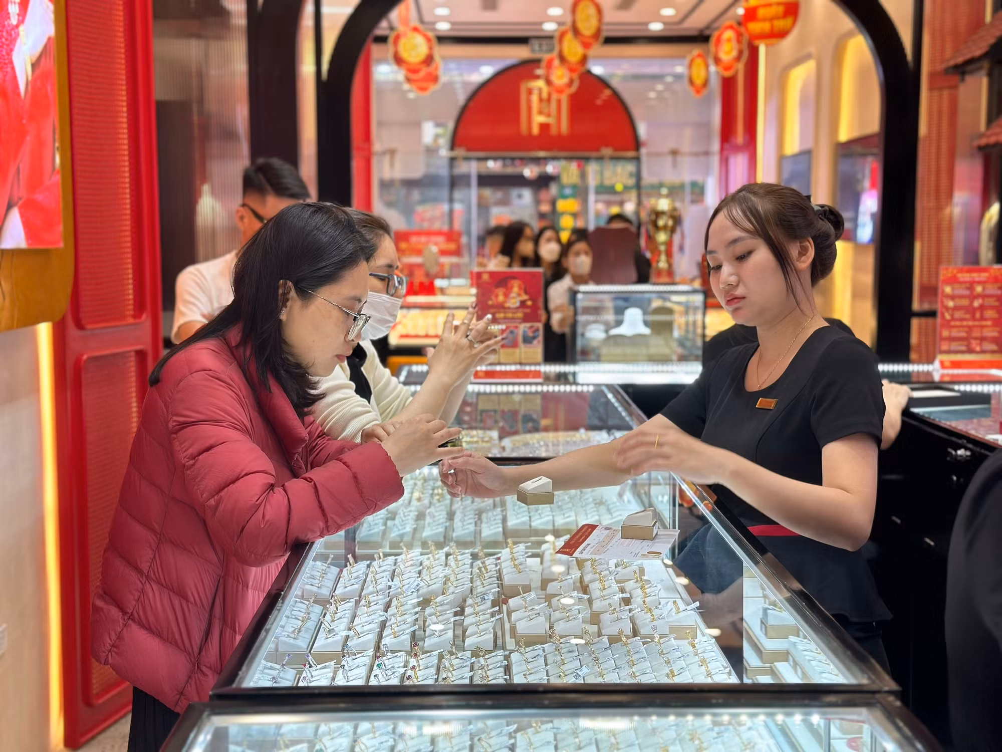 Vàng nhẫn lập đỉnh mới, giá sẽ còn “leo thang”? -0