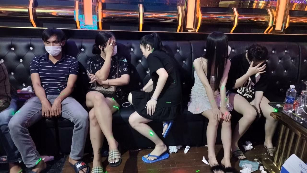 21 nam, nữ dương tính với ma túy -1