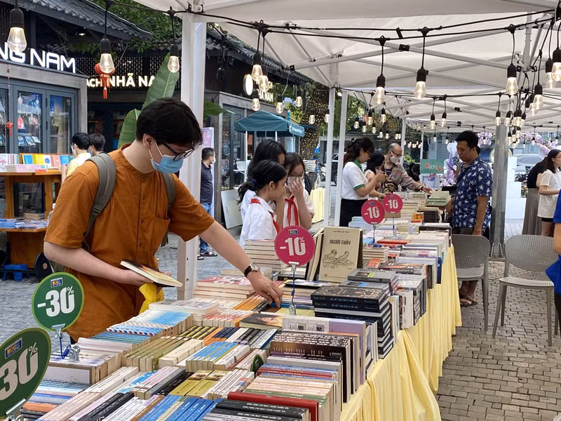 Ngày sách Việt Nam: Văn hóa đọc cần một chiều sâu -0