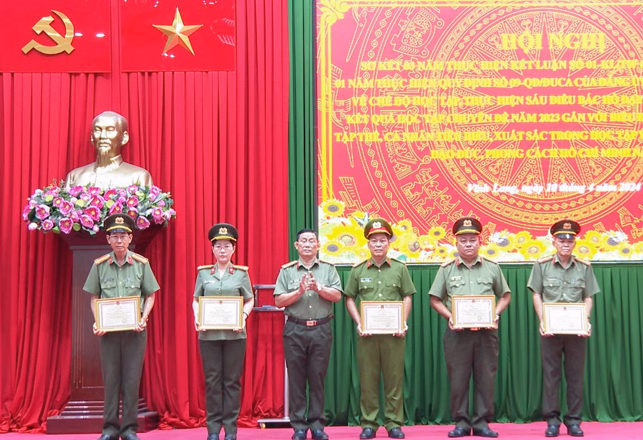 Công an Vĩnh Long xây dựng hình ảnh đẹp về người chiến sĩ CAND -0