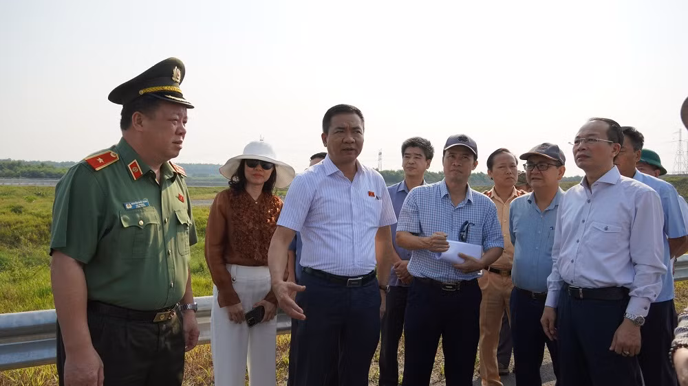 Đoàn công tác Ủy ban Quốc phòng và An ninh của Quốc hội khảo sát cao tốc Cam Lộ - La Sơn -0