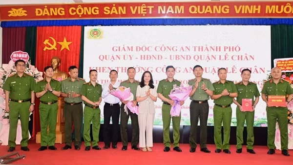 Hải Phòng biểu dương Công an quận Lê Chân về thành tích chống tội phạm ma túy
