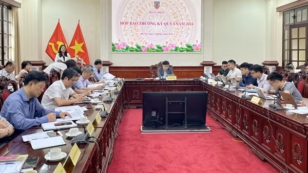 Bộ Tư pháp giải đáp nhiều vấn đề “nóng” liên quan đến nồng độ cồn, vụ án Vạn Thịnh Phát...