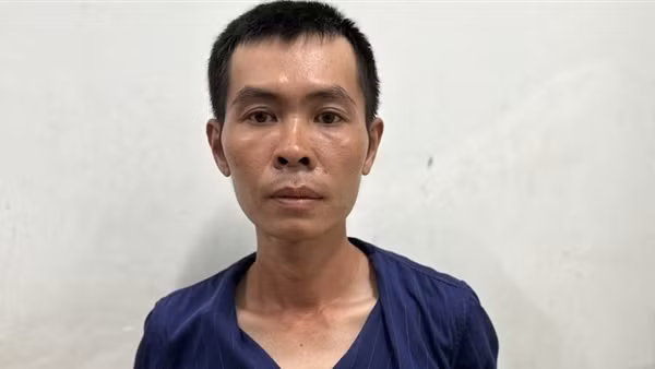 Vào tiệm vàng, vờ mua lắc rồi giật bỏ chạy