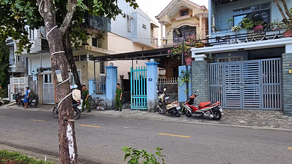 Sập tường trong lúc sửa ki-ốt khiến 4 người thương vong -0