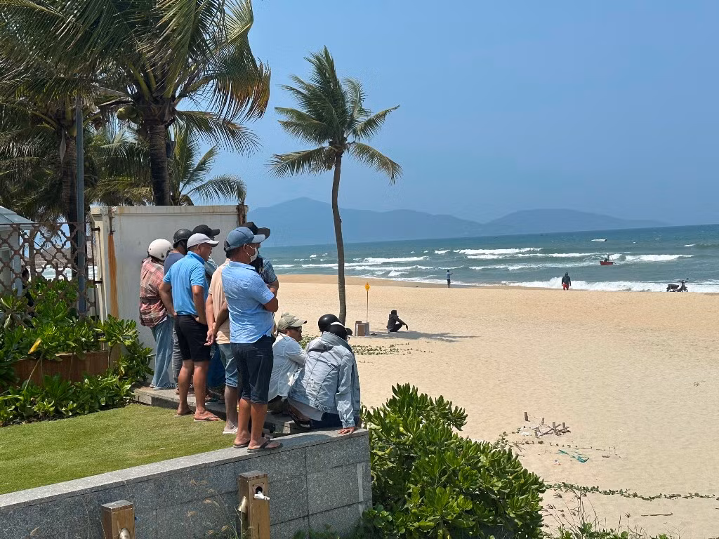 Hai anh em ruột mất tích khi đang tắm biển -1