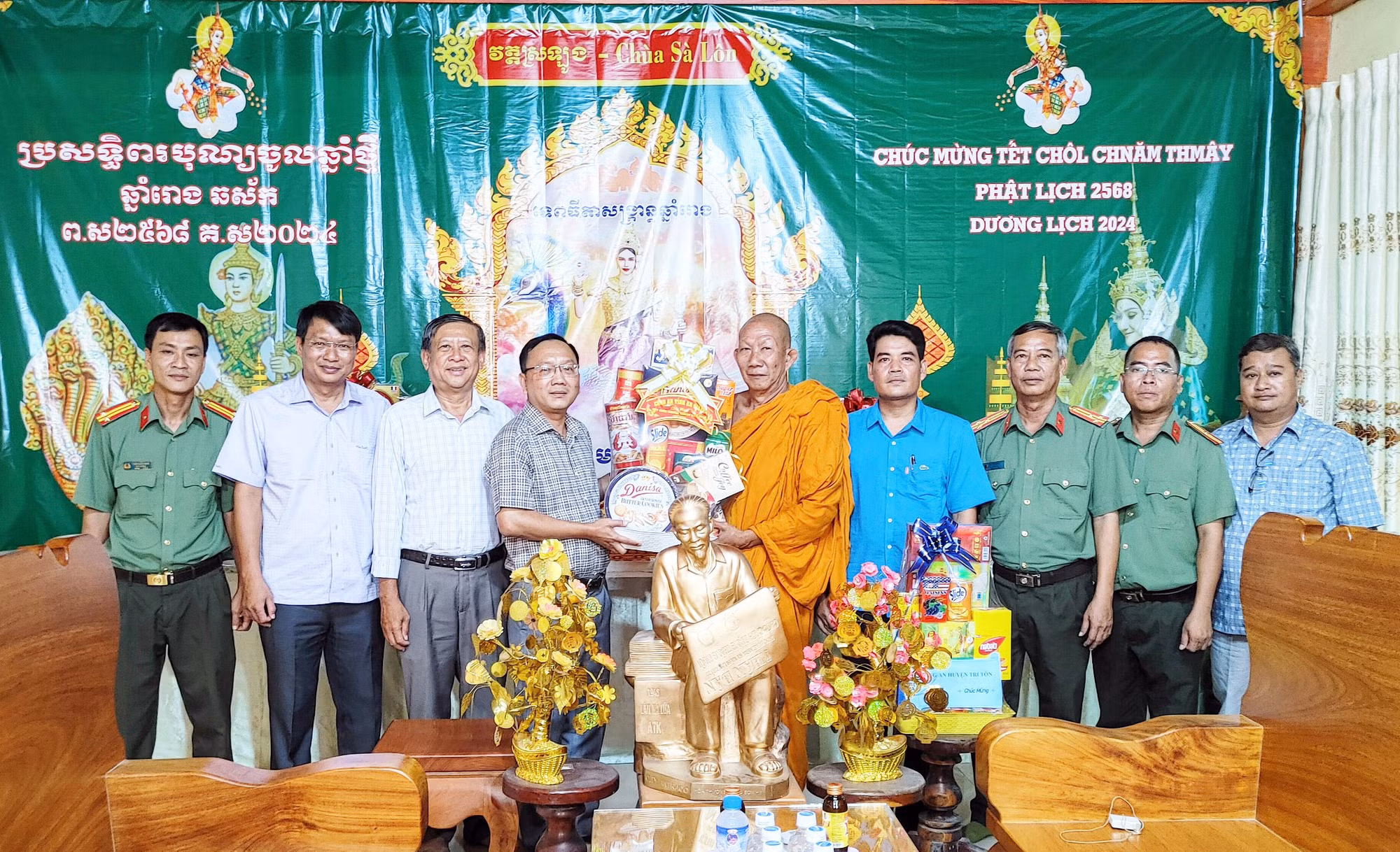 Công an các tỉnh vùng Tây Nam Bộ thăm, chúc Tết cổ truyền Chol Chnam Thmay -1
