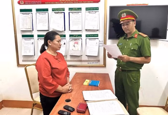 Lừa gia công hàng cao cấp trên mạng, chiếm đoạt tiền tỷ -0