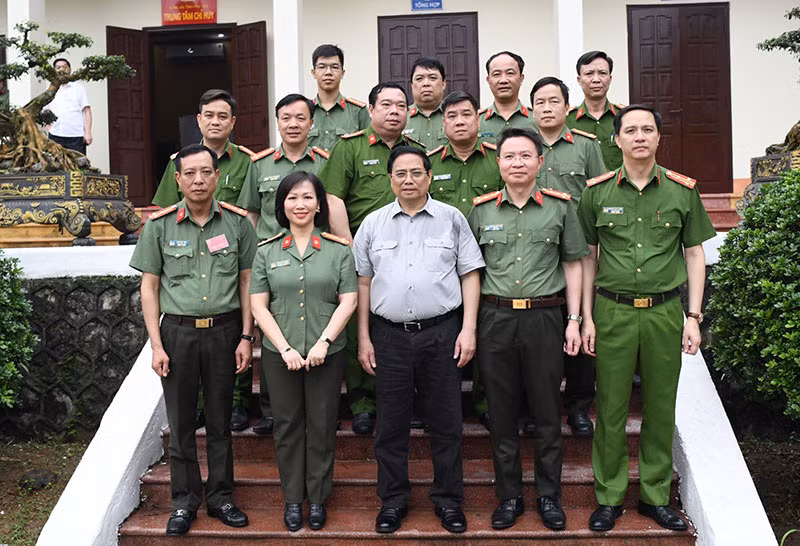 Thủ tướng thăm Trung tâm thông tin chỉ huy Công an tỉnh Phú Thọ tại Khu di tích lịch sử Đền Hùng -0