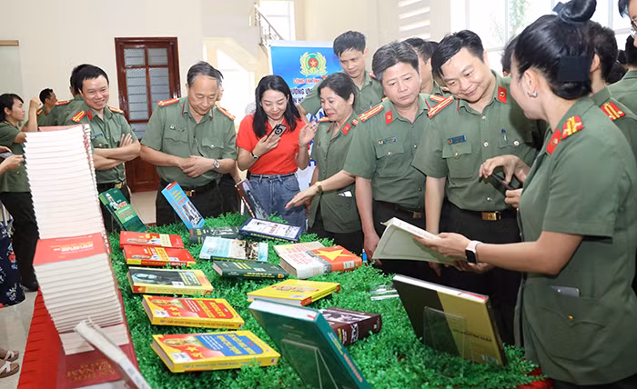 Công an tỉnh Lào Cai tổ chức Lễ phát động hưởng ứng Ngày sách và Văn hoá đọc Việt Nam -1