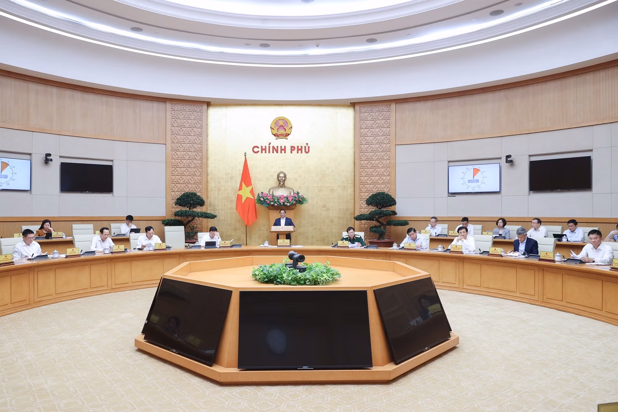 Thủ tướng: Sử dụng nguồn tăng thu, tiết kiệm chi năm 2023 có trọng tâm, trọng điểm -0