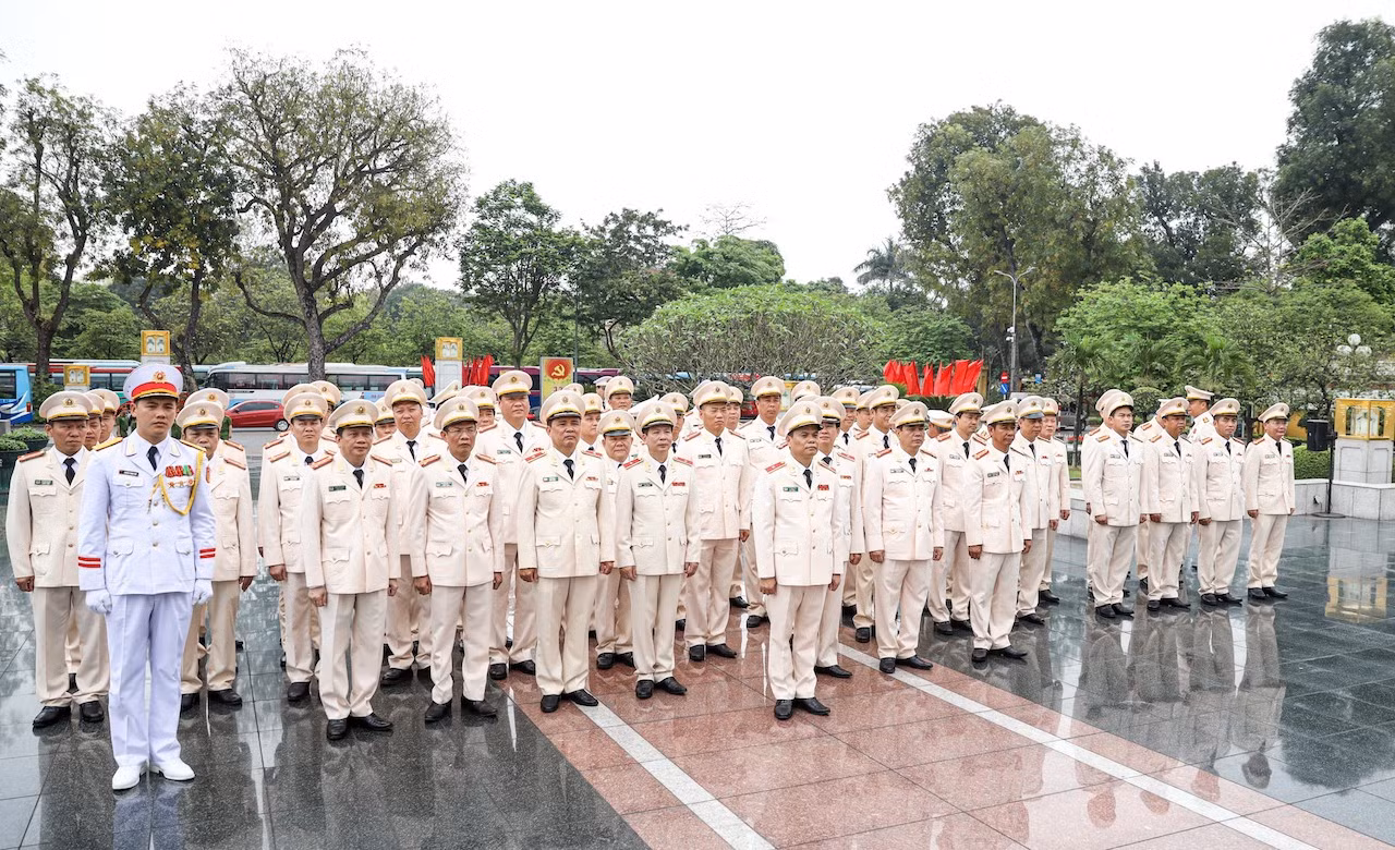 Lực lượng Cảnh sát cơ động báo công dâng Bác những thành tích xuất sắc qua 50 năm -1