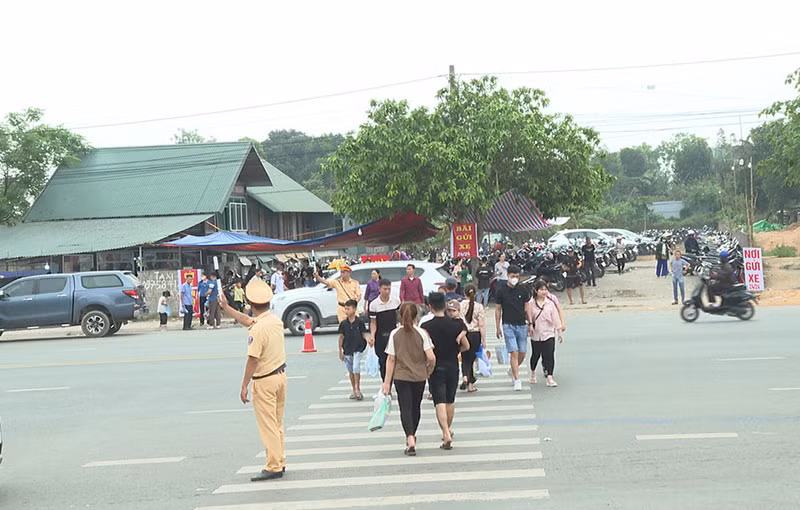 Không xảy ra tình trạng ùn tắc giao thông và TNGT nghiêm trọng khu vực Đền Hùng -0