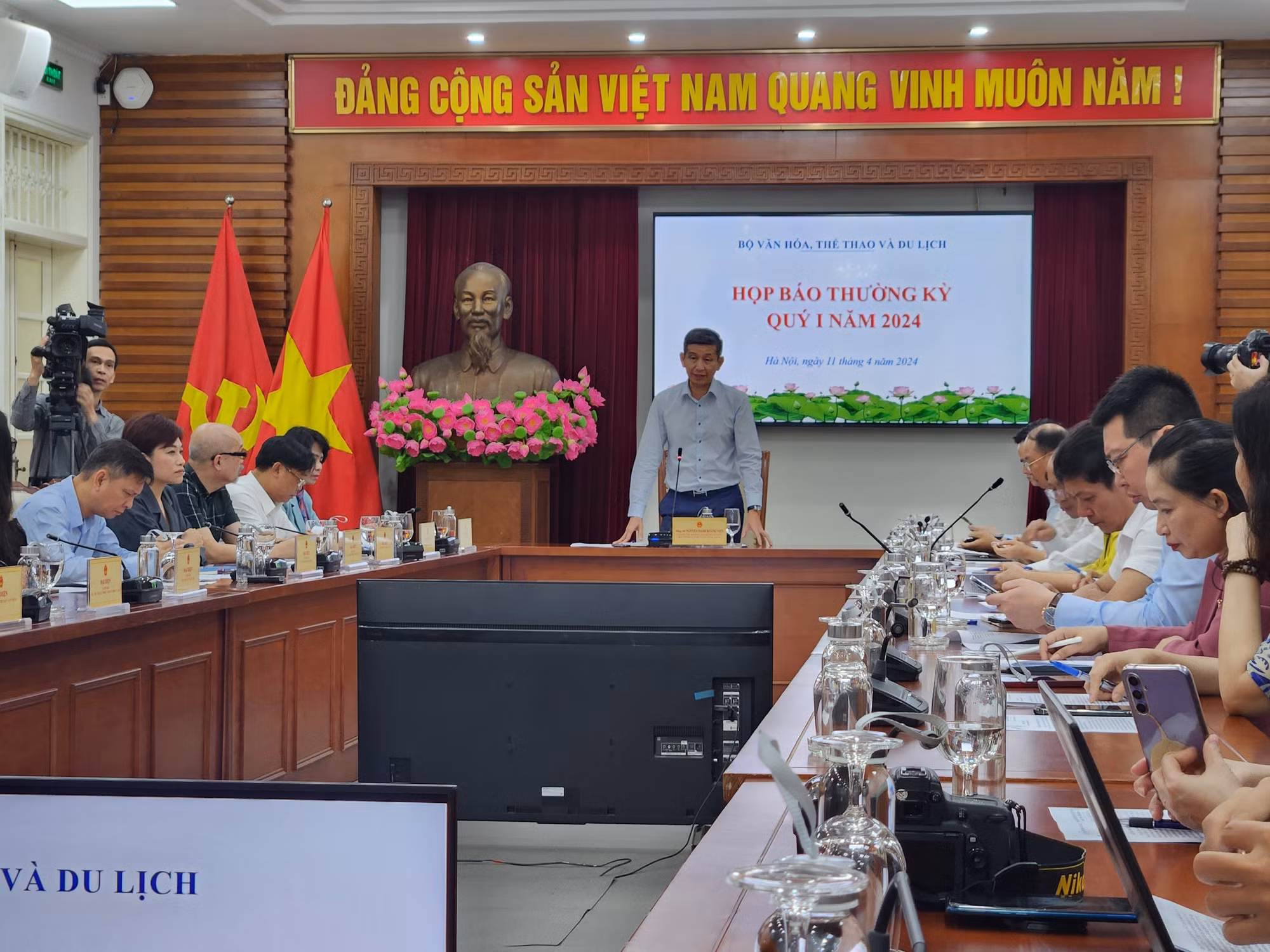Cục Nghệ thuật biểu diễn nói gì về vi phạm của Hoa khôi Nam Em? -0