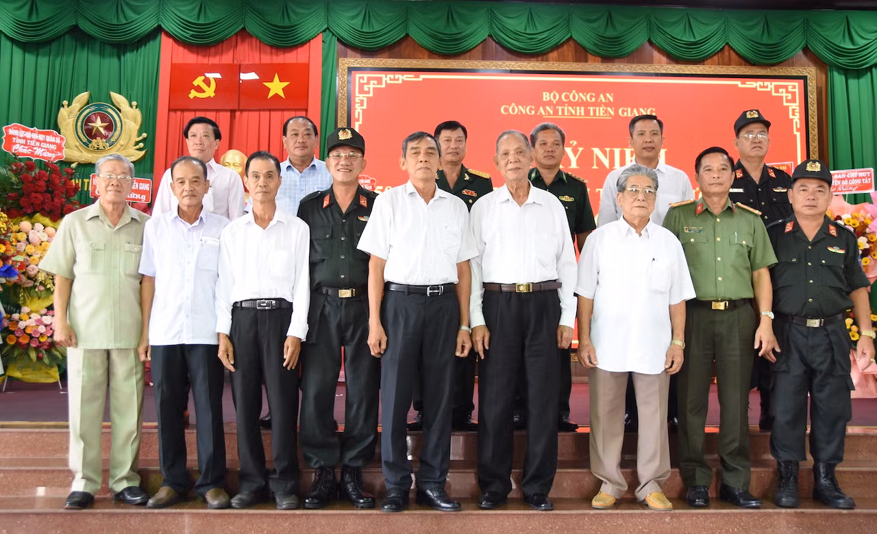 một số hình ảnh tại lễ kỷ niệm và công tác luyện tập của lực lượng cảnh sát cơ động - công an tiền giang (9) (1).jpeg -0