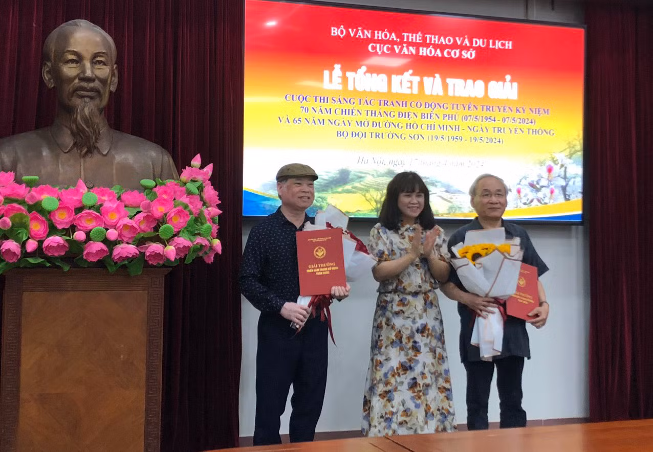 Trao giải thưởng sáng tác tranh cổ động về Điện Biên Phủ và Đường Trường Sơn -0