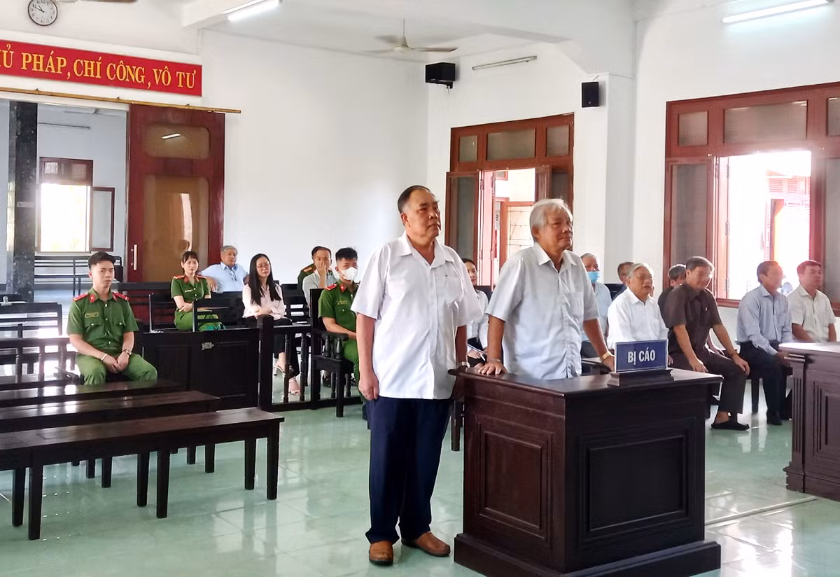 Gây thất thoát hơn 10,1 tỷ đồng, cựu Chủ tịch UBND tỉnh Phú Yên cùng đồng phạm hầu tòa -0