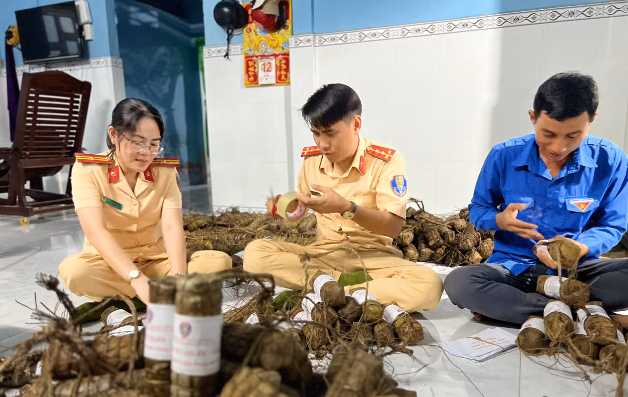 Tặng quà đồng bào Khmer nhân Tết Chol Chnam Thmay -1